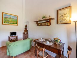 Charming Apartment in Collesalvetti With Garden