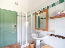 Charming Apartment in Collesalvetti With Garden
