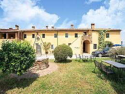 Charming Apartment in Collesalvetti With Garden