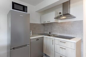 Spacious Apartment With Balcony and Pool for use