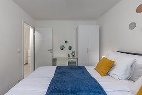 Spacious Apartment With Balcony and Pool for use