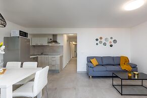 Spacious Apartment With Balcony and Pool for use