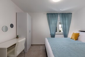 Spacious Apartment With Balcony and Pool for use