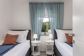 Spacious Apartment With Balcony and Pool for use