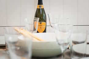 Host Stay Coombe Cottage