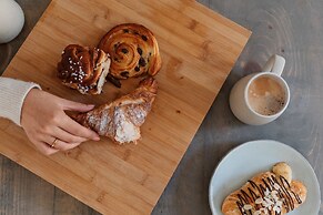 Host Stay Coombe Cottage