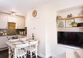 Host Stay Coombe Cottage