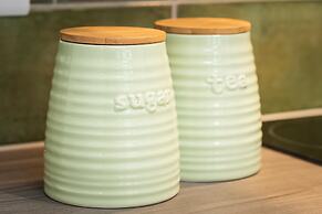 Host Stay Coombe Cottage