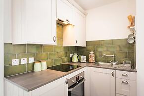 Host Stay Coombe Cottage