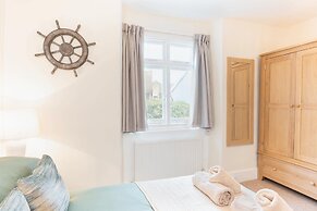 Host Stay Coombe Cottage