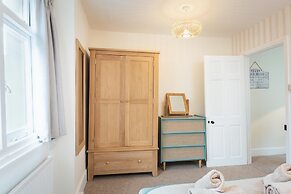 Host Stay Coombe Cottage