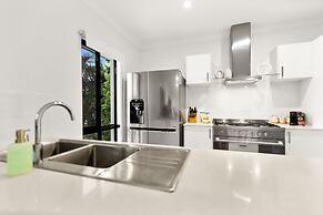 Cove Retreat - Kid Pet and Pool Paradise