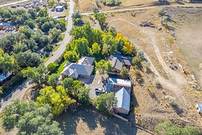 Game Room, Media Room & Pool: Luxe Villa in Craig!