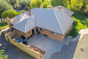 Game Room, Media Room & Pool: Luxe Villa in Craig!