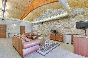 Game Room, Media Room & Pool: Luxe Villa in Craig!