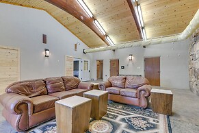 Game Room, Media Room & Pool: Luxe Villa in Craig!