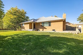 Game Room, Media Room & Pool: Luxe Villa in Craig!
