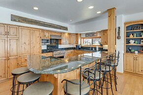 Game Room, Media Room & Pool: Luxe Villa in Craig!