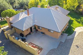 Game Room, Media Room & Pool: Luxe Villa in Craig!