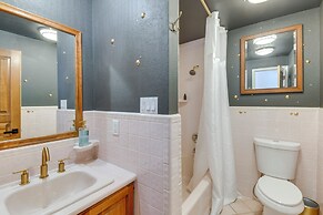 Game Room, Media Room & Pool: Luxe Villa in Craig!