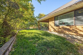 Game Room, Media Room & Pool: Luxe Villa in Craig!