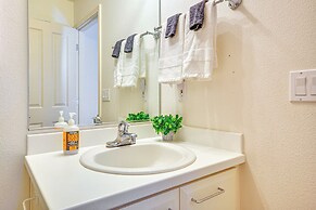 Walk to Willamette River: Studio in West Linn