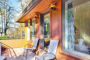 Walk to Willamette River: Studio in West Linn