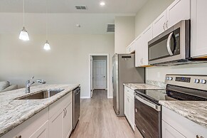 2 Mi to Rainbow Springs: Home w/ Hot Tub!