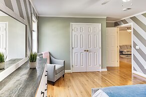 Walk to Waterfront: Cozy Fall River Condo