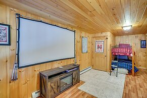 Deck, Lake Access: Family-friendly Cabin in Athens