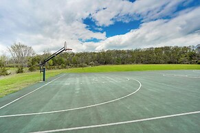 Deck, Lake Access: Family-friendly Cabin in Athens