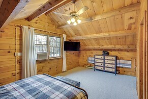 Deck, Lake Access: Family-friendly Cabin in Athens