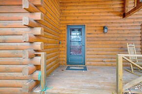 Deck, Lake Access: Family-friendly Cabin in Athens