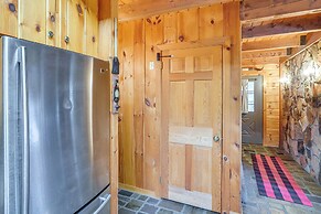 Deck, Lake Access: Family-friendly Cabin in Athens