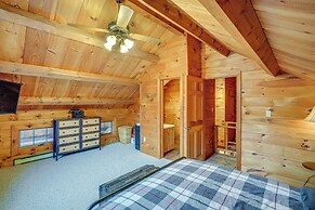 Deck, Lake Access: Family-friendly Cabin in Athens