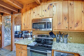 Deck, Lake Access: Family-friendly Cabin in Athens