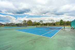 Deck, Lake Access: Family-friendly Cabin in Athens