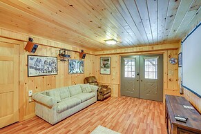 Deck, Lake Access: Family-friendly Cabin in Athens