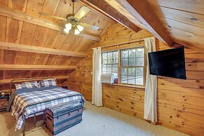 Deck, Lake Access: Family-friendly Cabin in Athens