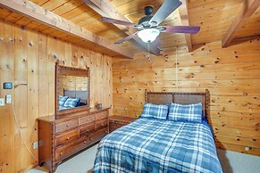 Deck, Lake Access: Family-friendly Cabin in Athens