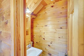 Deck, Lake Access: Family-friendly Cabin in Athens