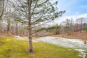Deck, Lake Access: Family-friendly Cabin in Athens