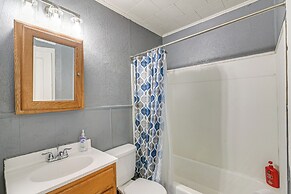 Near Sabine Lake: Pet-friendly Apt in Port Arthur