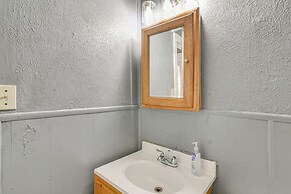 Near Sabine Lake: Pet-friendly Apt in Port Arthur