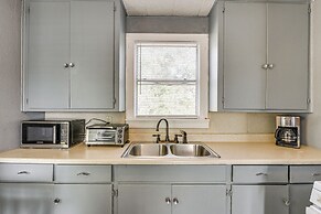 Near Sabine Lake: Pet-friendly Apt in Port Arthur