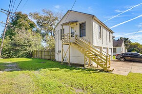 Near Sabine Lake: Pet-friendly Apt in Port Arthur