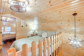 On 40 Acres: Charming Cabin in Zanesville!