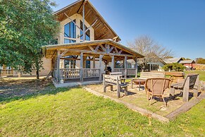Waterfront Lodge on Lake Tawakoni: Group Getaway!