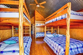 Waterfront Lodge on Lake Tawakoni: Group Getaway!