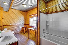 Waterfront Lodge on Lake Tawakoni: Group Getaway!